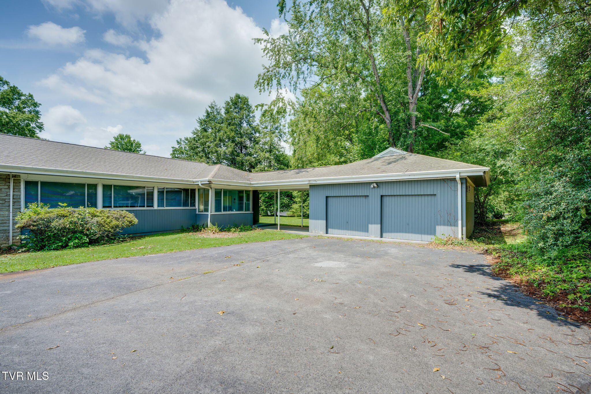 209 Maple Tree Drive Bristol, TN 37620 - Photo 6 of 53 038