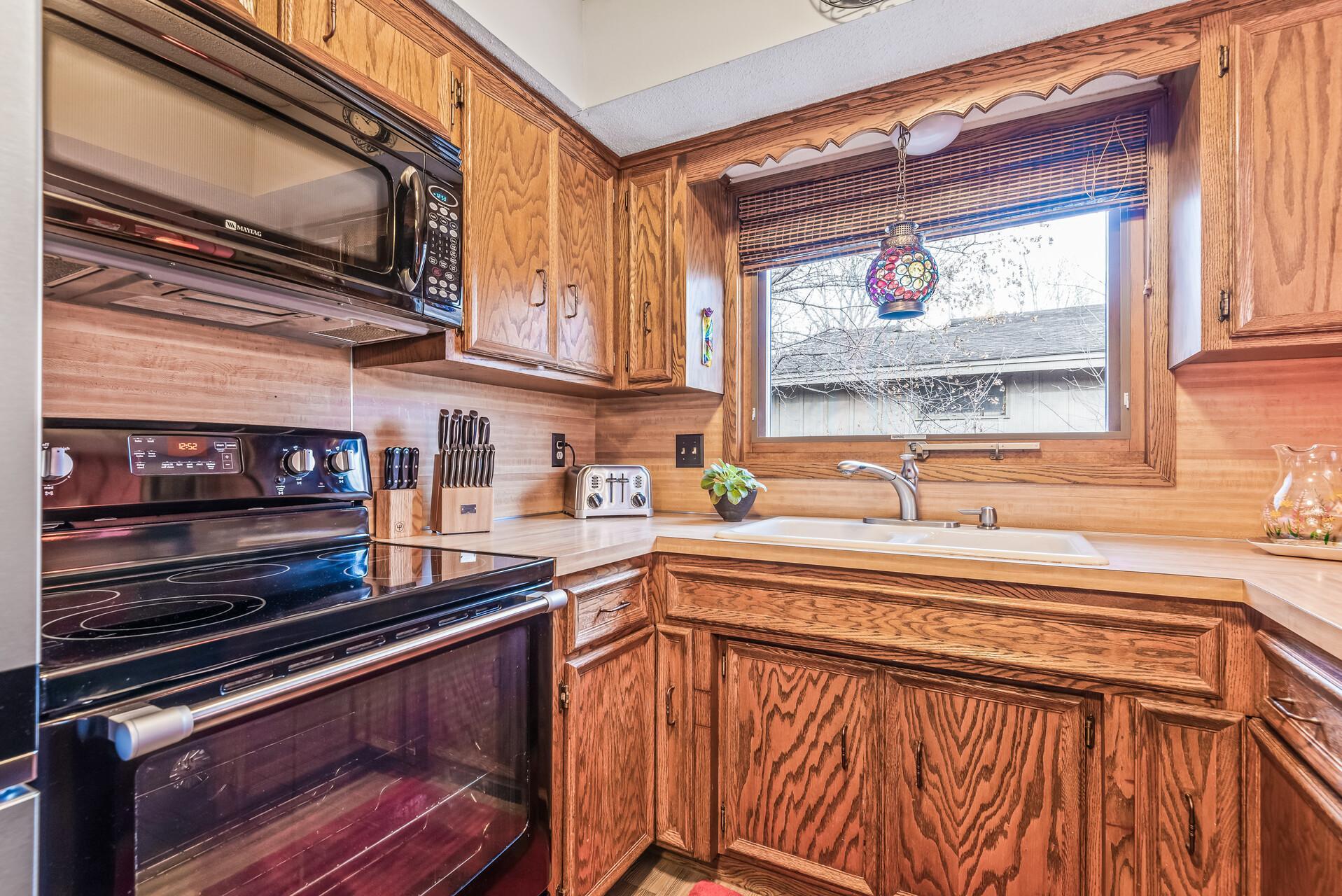 9256 Green Briar Road Bloomington, MN 55437 - Photo 17 of 37 Gallery Image 17
