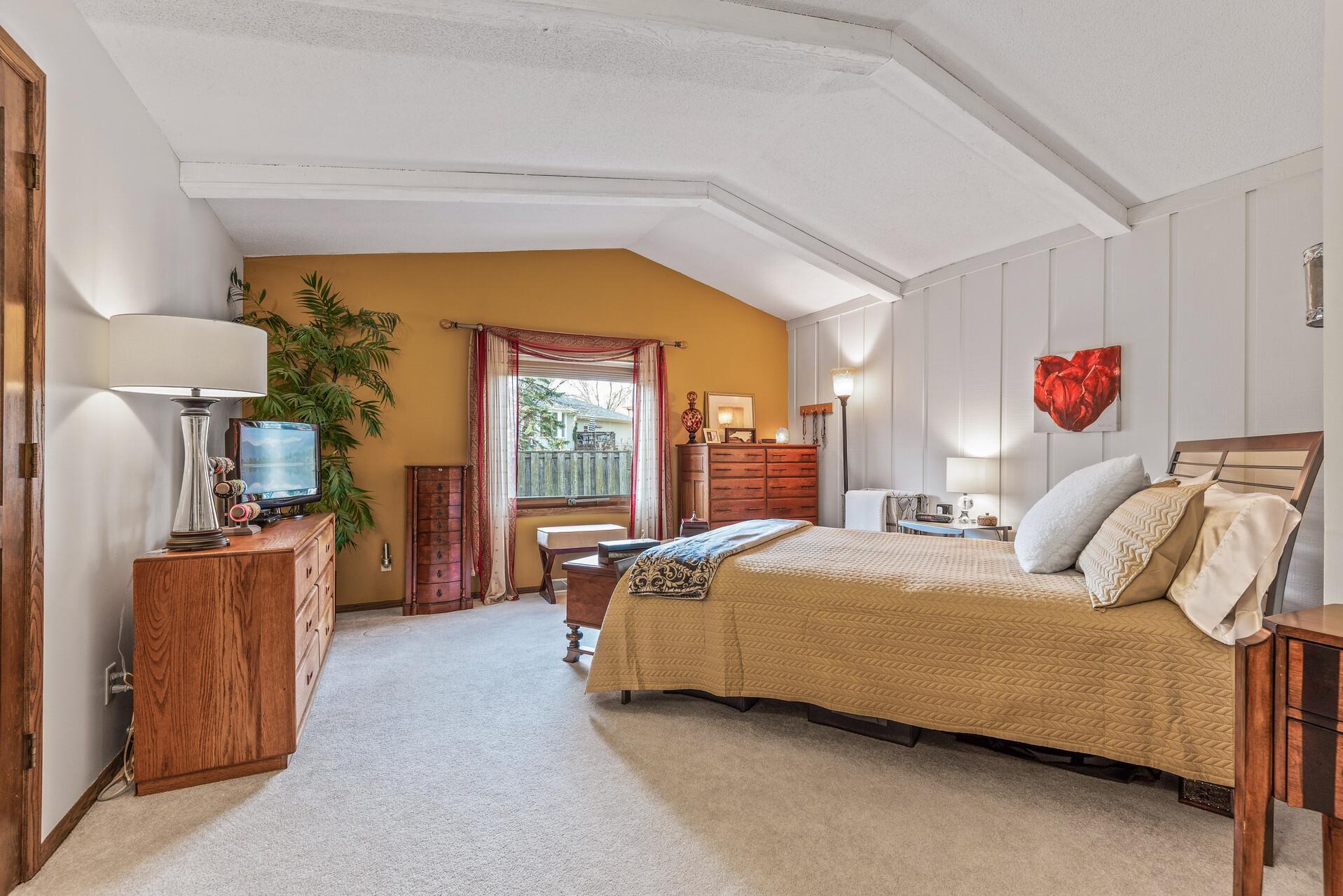 9256 Green Briar Road Bloomington, MN 55437 - Photo 20 of 37 Gallery Image 20