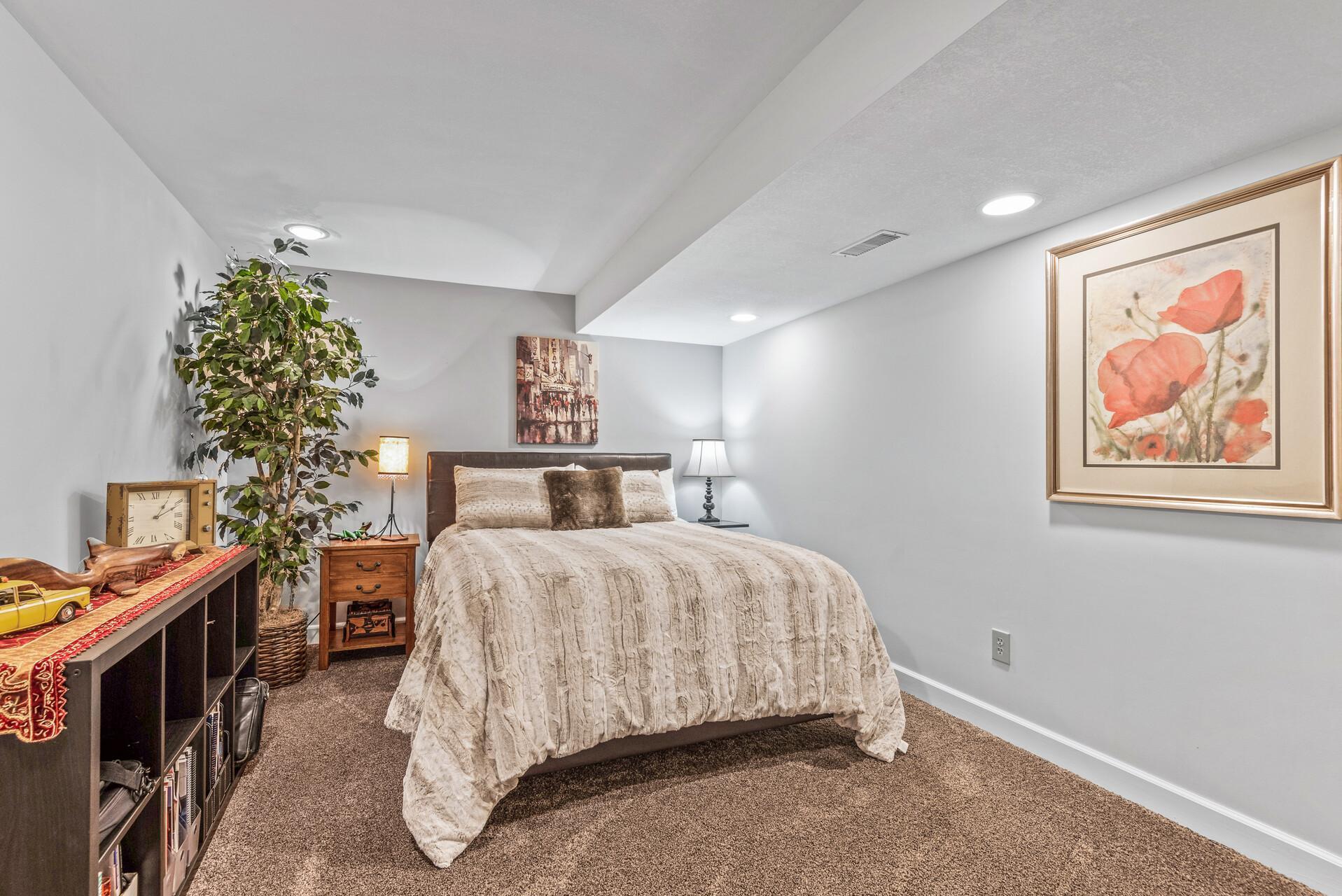 9256 Green Briar Road Bloomington, MN 55437 - Photo 28 of 37 Gallery Image 28