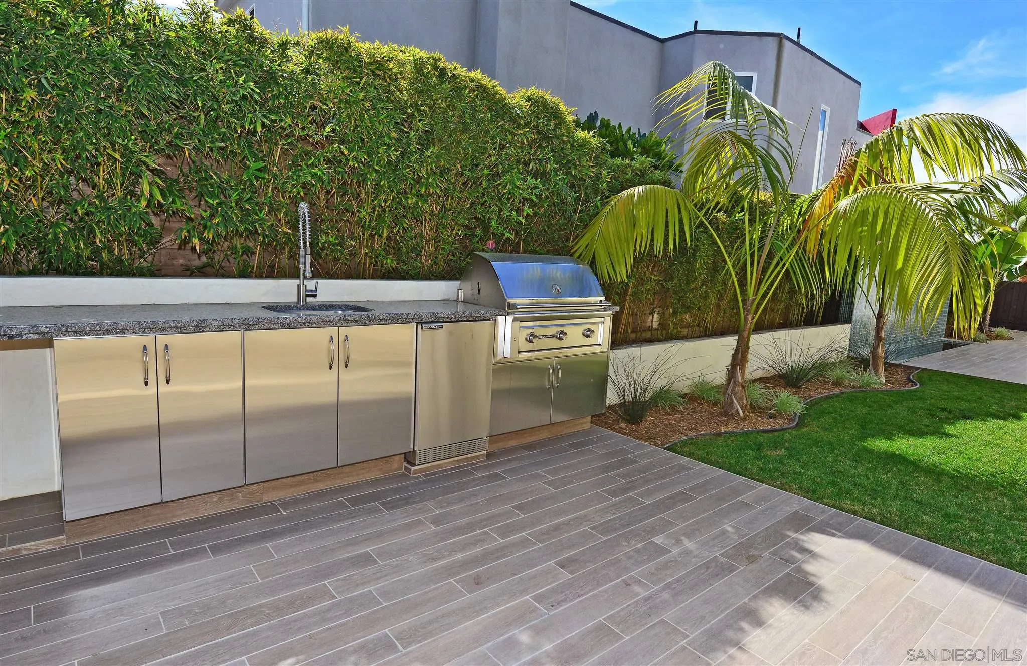 13721 Pine Needles Drive Del Mar, CA 92014 - Photo 30 of 32 a view of a backyard