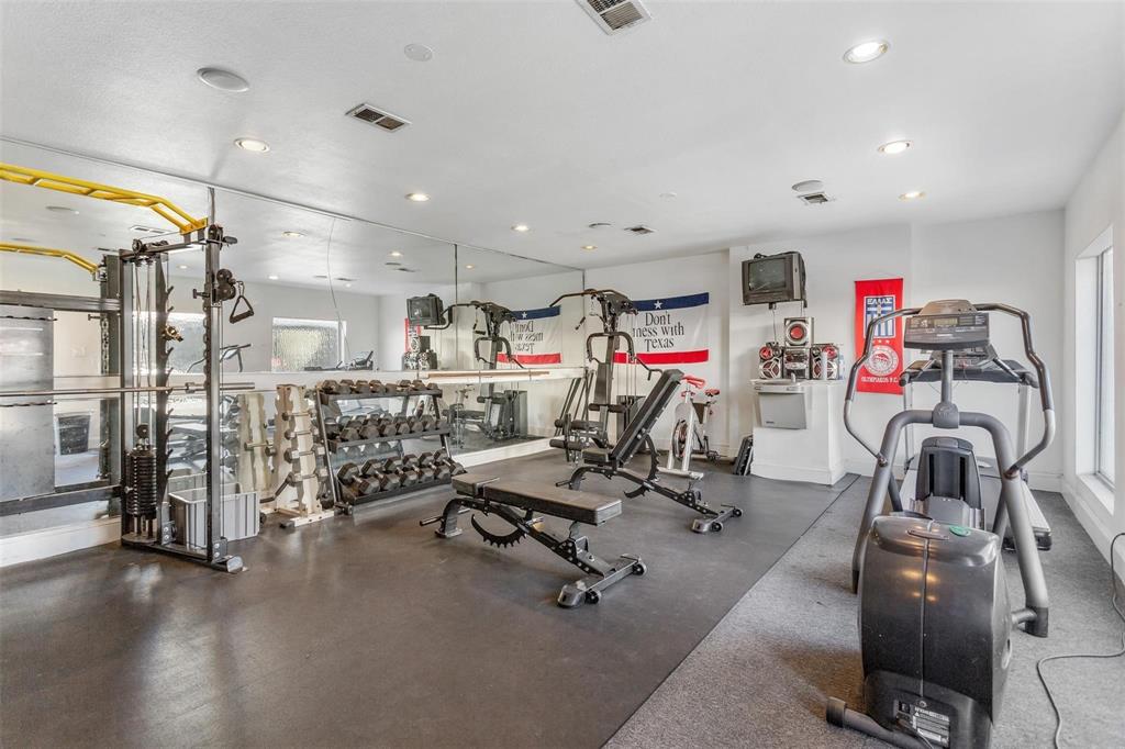 5934 Sandhurst Lane, Unit 207 Dallas, TX 75206 - Photo 21 of 31 Workout area featuring recessed lighting
