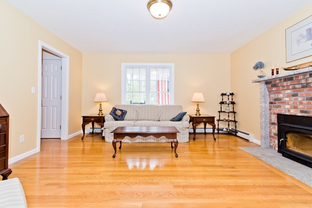 76 Barker Hill Road Townsend, MA 01469 - Photo 5 of 30 Gallery Image 5