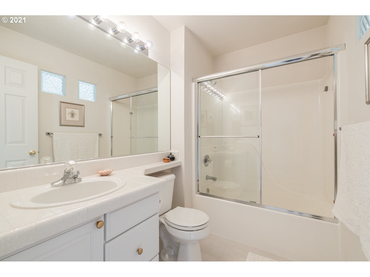 9819 Northwest Silver Ridge Loop Portland, OR 97229 - Photo 17 of 24 Gallery Image 17