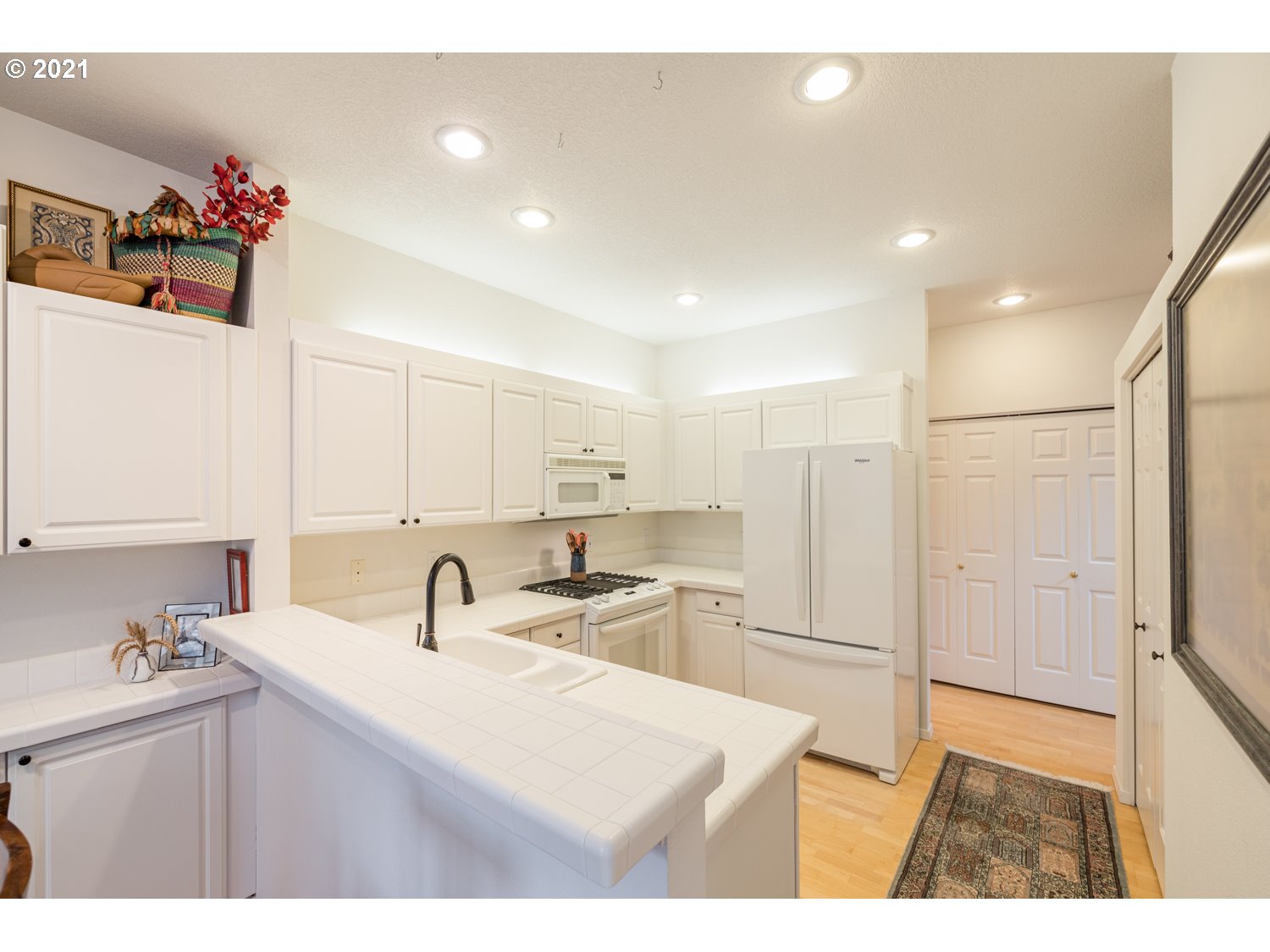 9819 Northwest Silver Ridge Loop Portland, OR 97229 - Photo 8 of 24 Gallery Image 8
