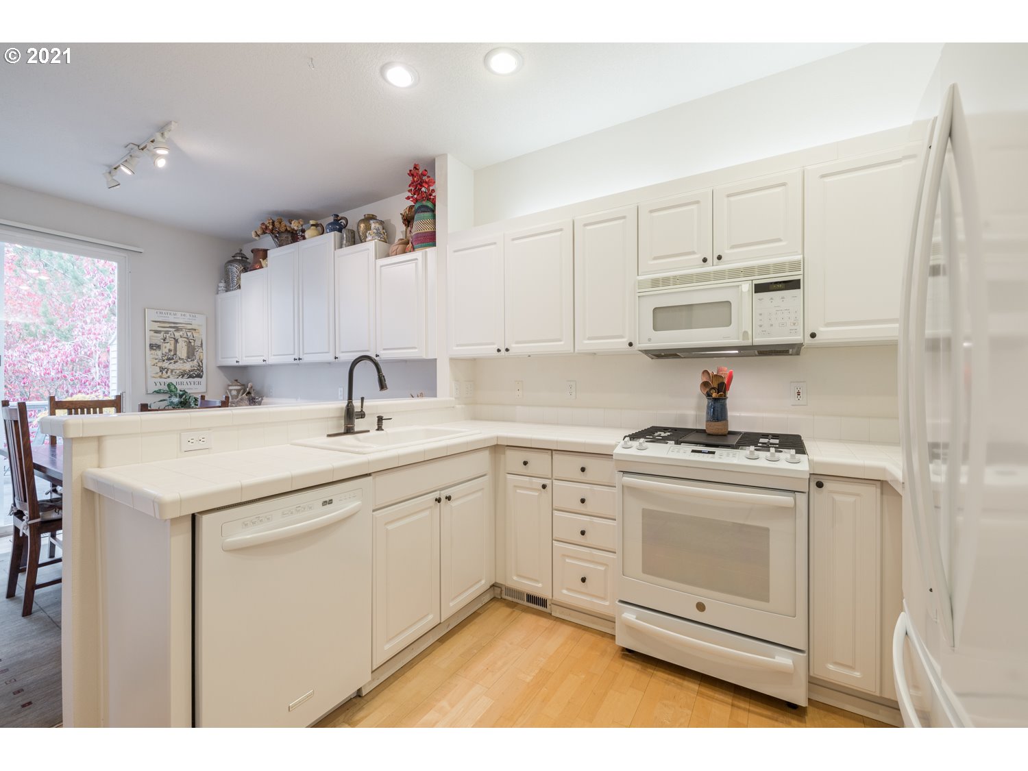 9819 Northwest Silver Ridge Loop Portland, OR 97229 - Photo 9 of 24 Gallery Image 9
