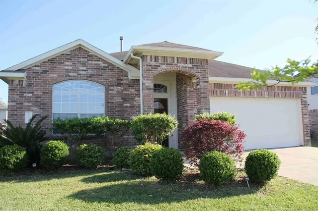$2,300 | 7310 Northfork Drive, Pearland, TX 77584
