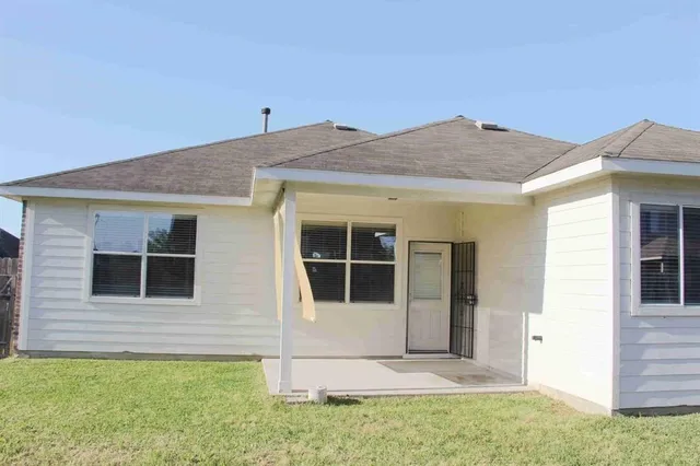 $2,300 | 7310 Northfork Drive, Pearland, TX 77584