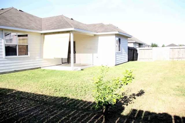 $2,300 | 7310 Northfork Drive, Pearland, TX 77584