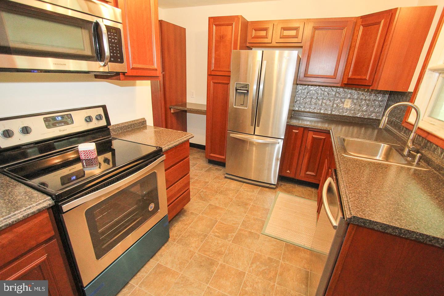 504 Township Line Road Bechtelsville, PA 19505 - Photo 4 of 18 Gallery Image 4