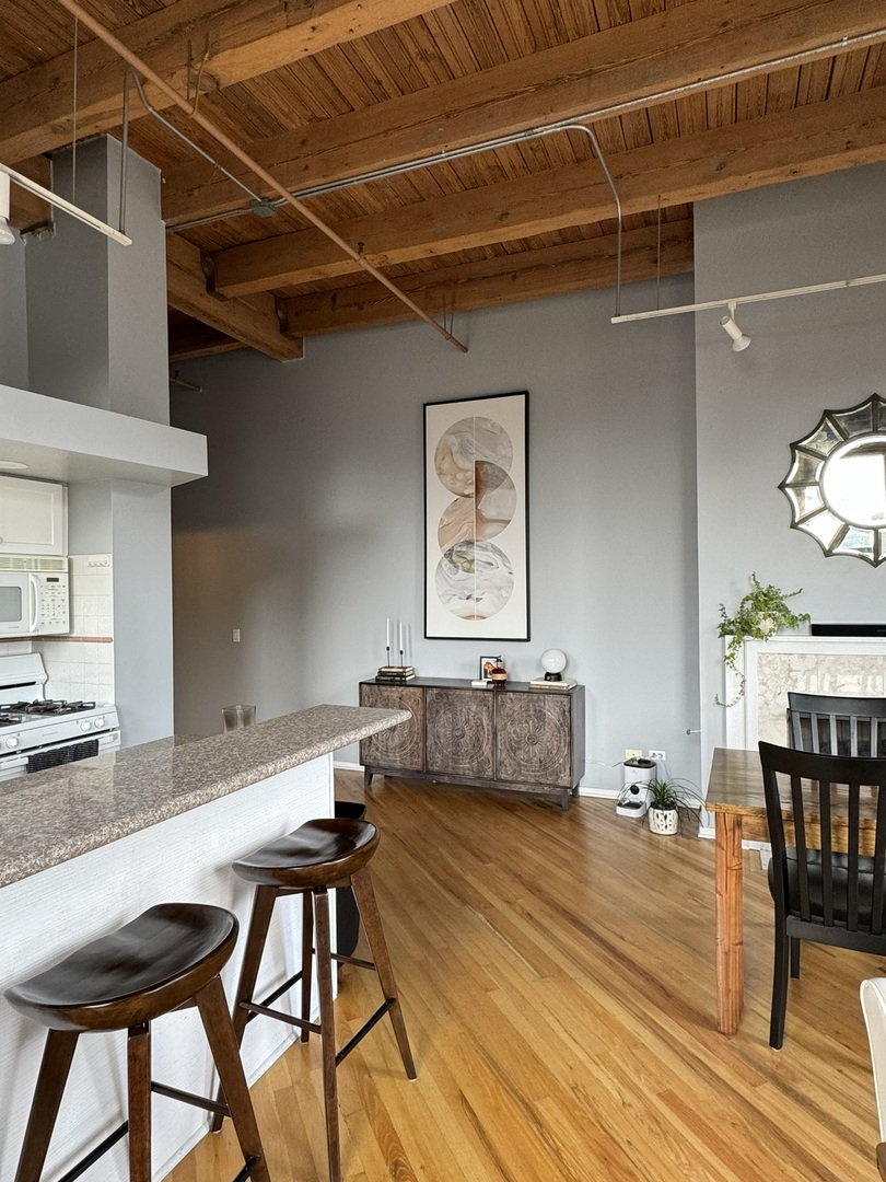 616 West Fulton Street, Unit 411 Chicago, IL 60661 - Photo 11 of 32