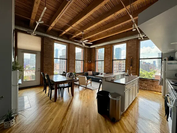 $4,250 | 616 West Fulton Street, Unit 411, Chicago, IL 60661