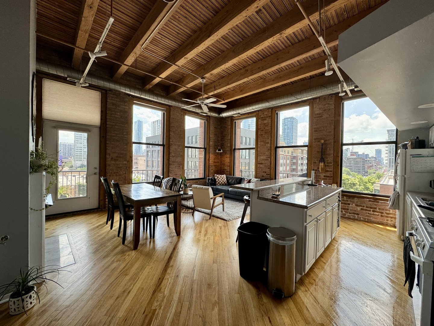616 West Fulton Street, Unit 411 Chicago, IL 60661 - Photo 4 of 32