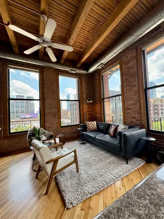 $4,250 | 616 West Fulton Street, Unit 411, Chicago, IL 60661