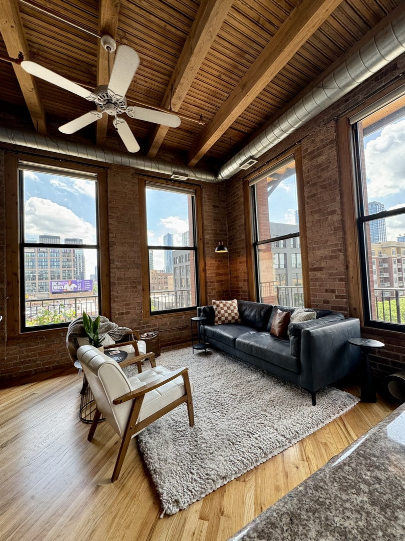 616 West Fulton Street, Unit 411 Chicago, IL 60661 - Photo 6 of 32