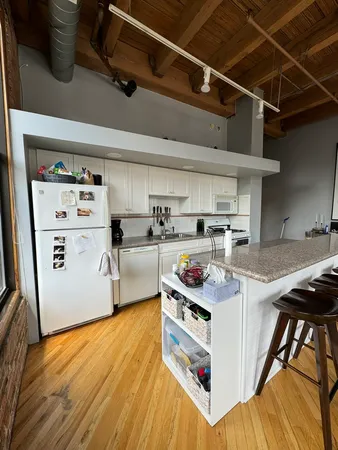 $4,250 | 616 West Fulton Street, Unit 411, Chicago, IL 60661