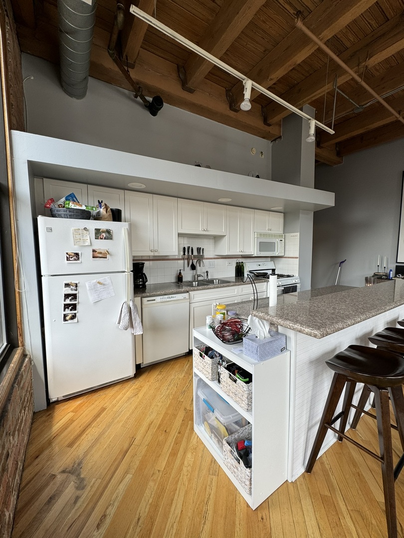 616 West Fulton Street, Unit 411 Chicago, IL 60661 - Photo 8 of 32