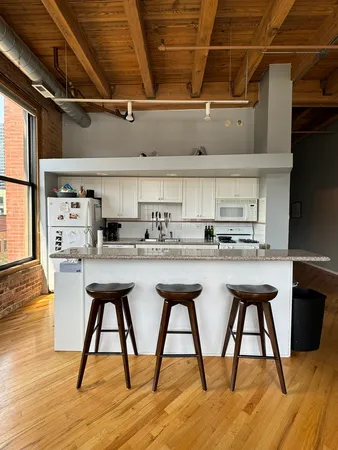 $4,250 | 616 West Fulton Street, Unit 411, Chicago, IL 60661