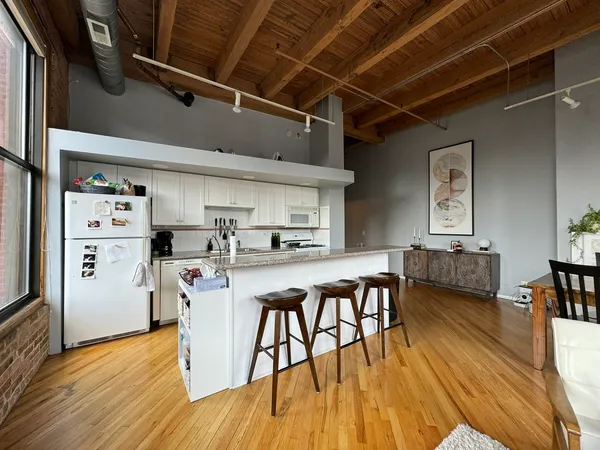 $4,250 | 616 West Fulton Street, Unit 411, Chicago, IL 60661