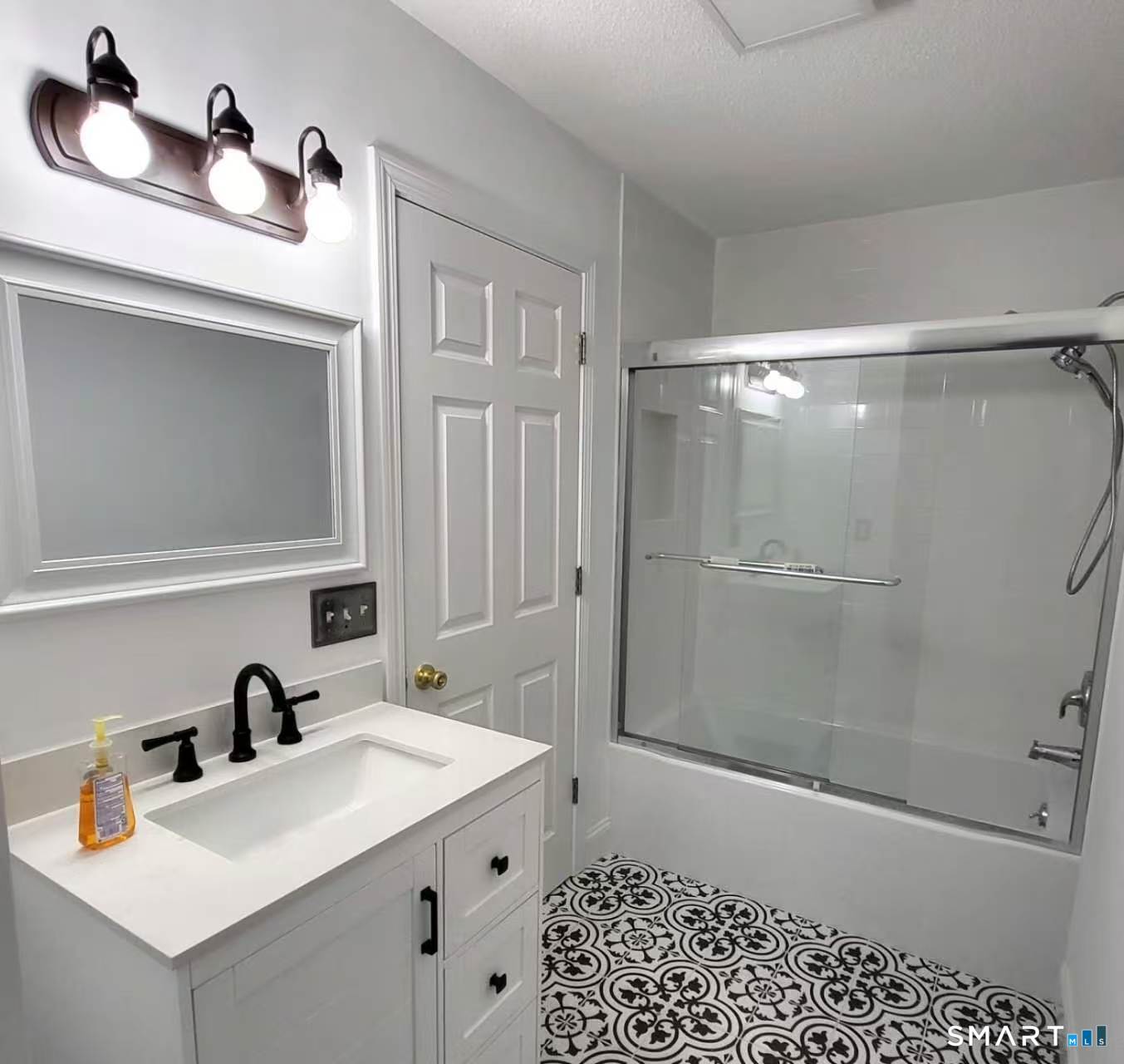 374 Stevenson Road New Haven, CT 06515 - Photo 11 of 14