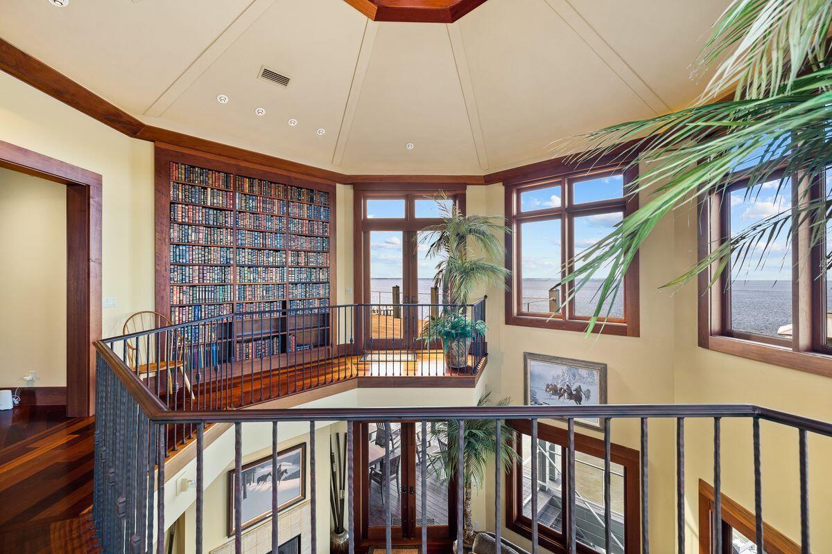 281 Grove Lane Freeport, FL 32439 - Photo 25 of 36 a view of a balcony