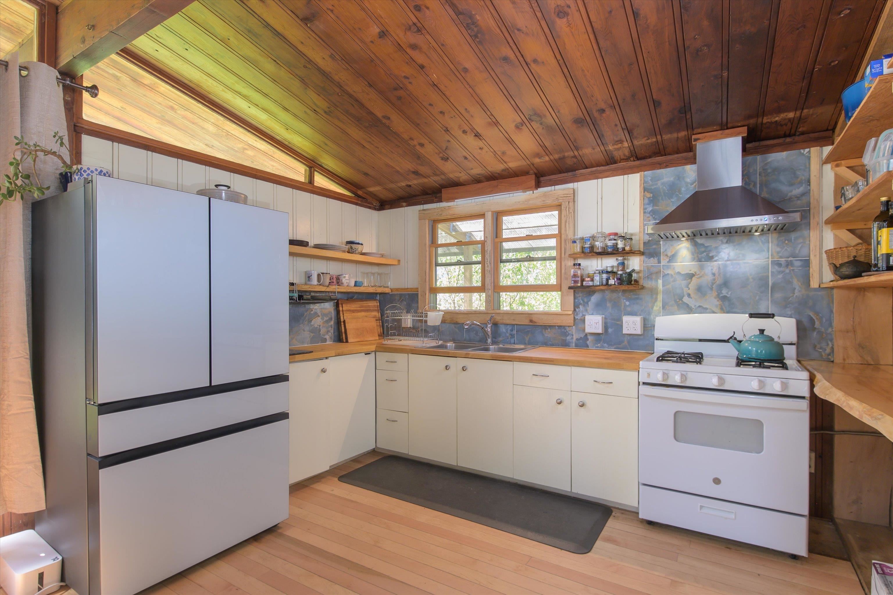 1310 Clif Reynolds Road Cambridge, VT 05464 - Photo 5 of 44
