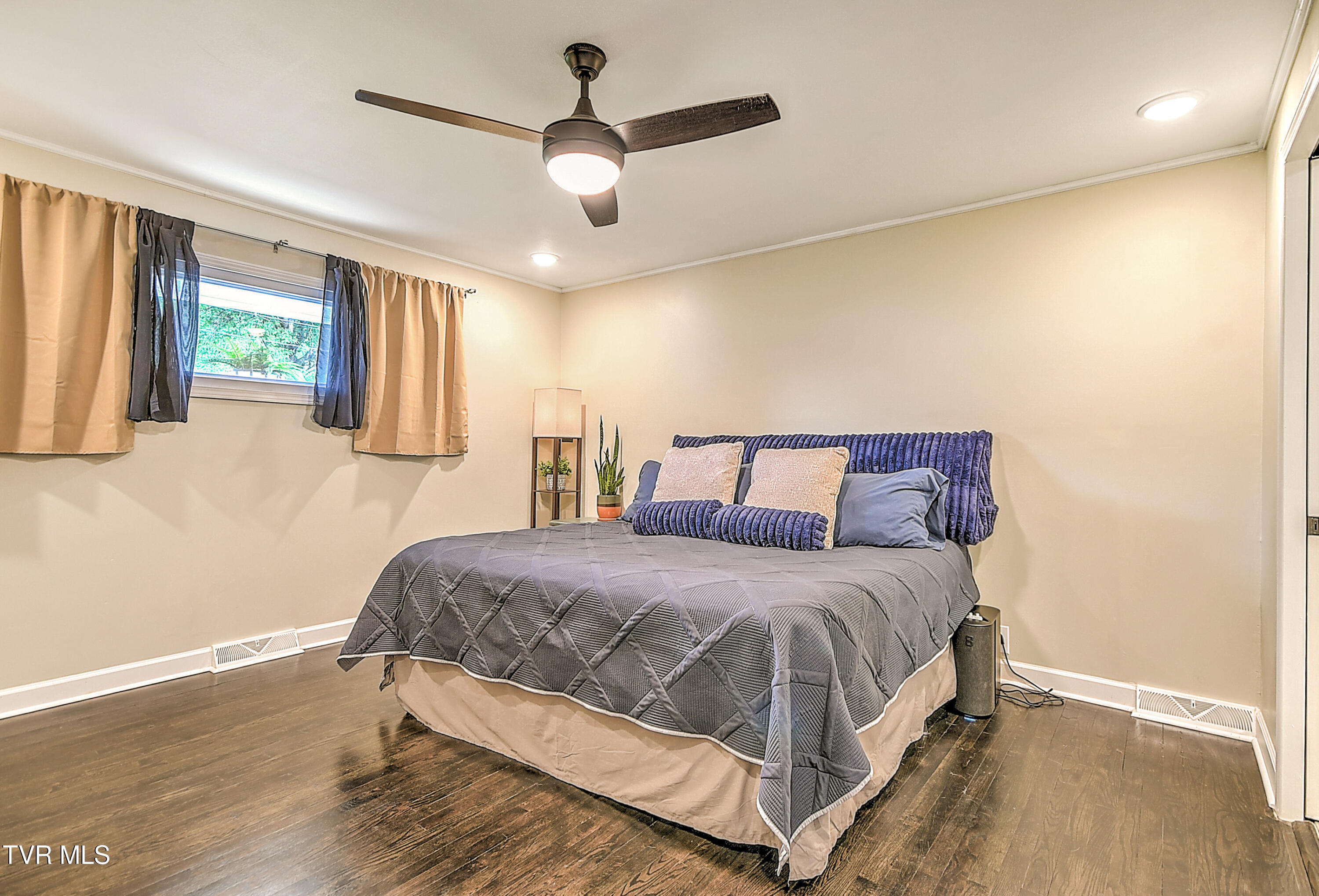 315 Liberty Avenue Erwin, TN 37650 - Photo 33 of 77 315 Liberty Ave DOM-34