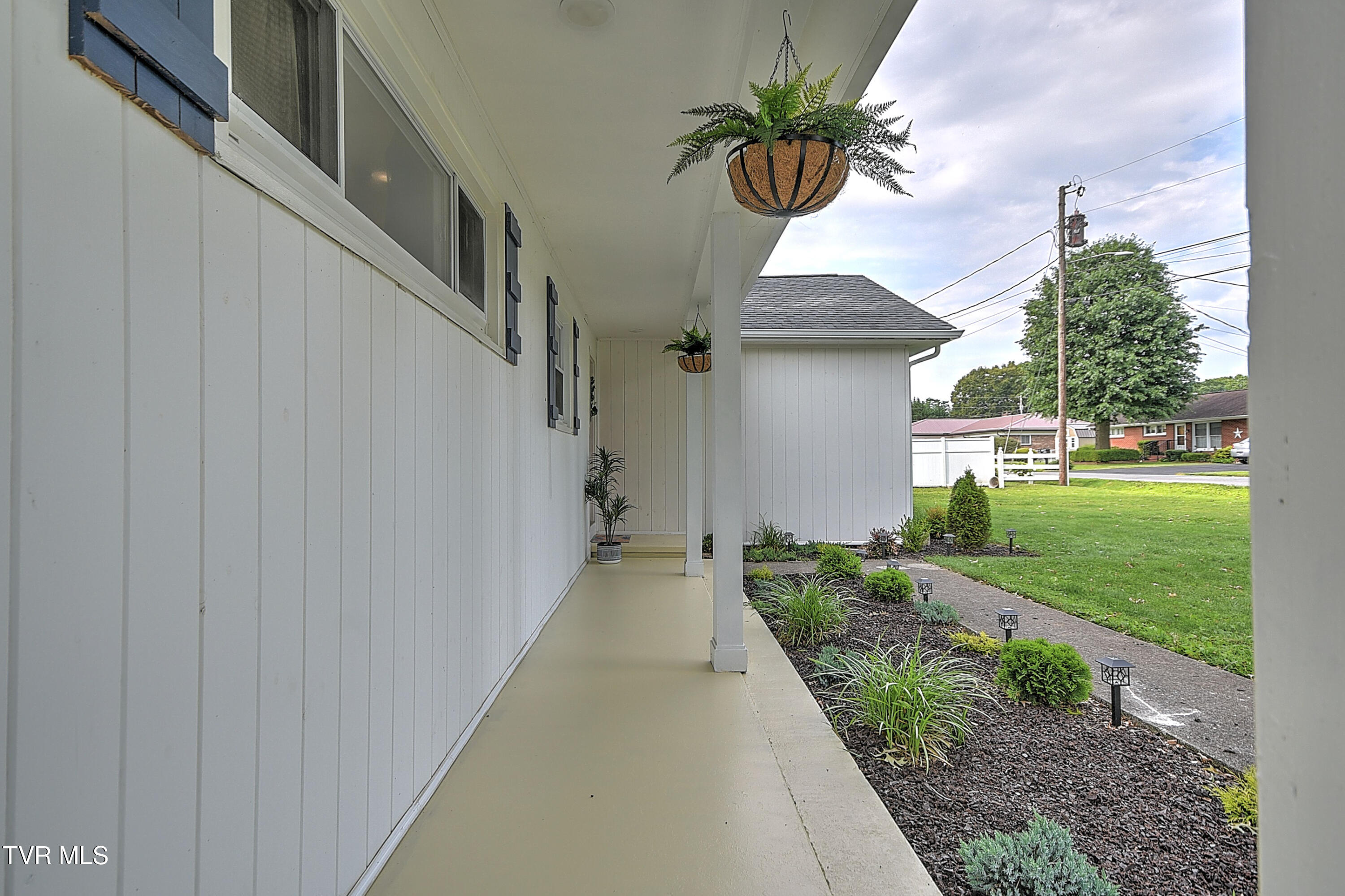 315 Liberty Avenue Erwin, TN 37650 - Photo 4 of 77 315 Liberty Ave DOM-4