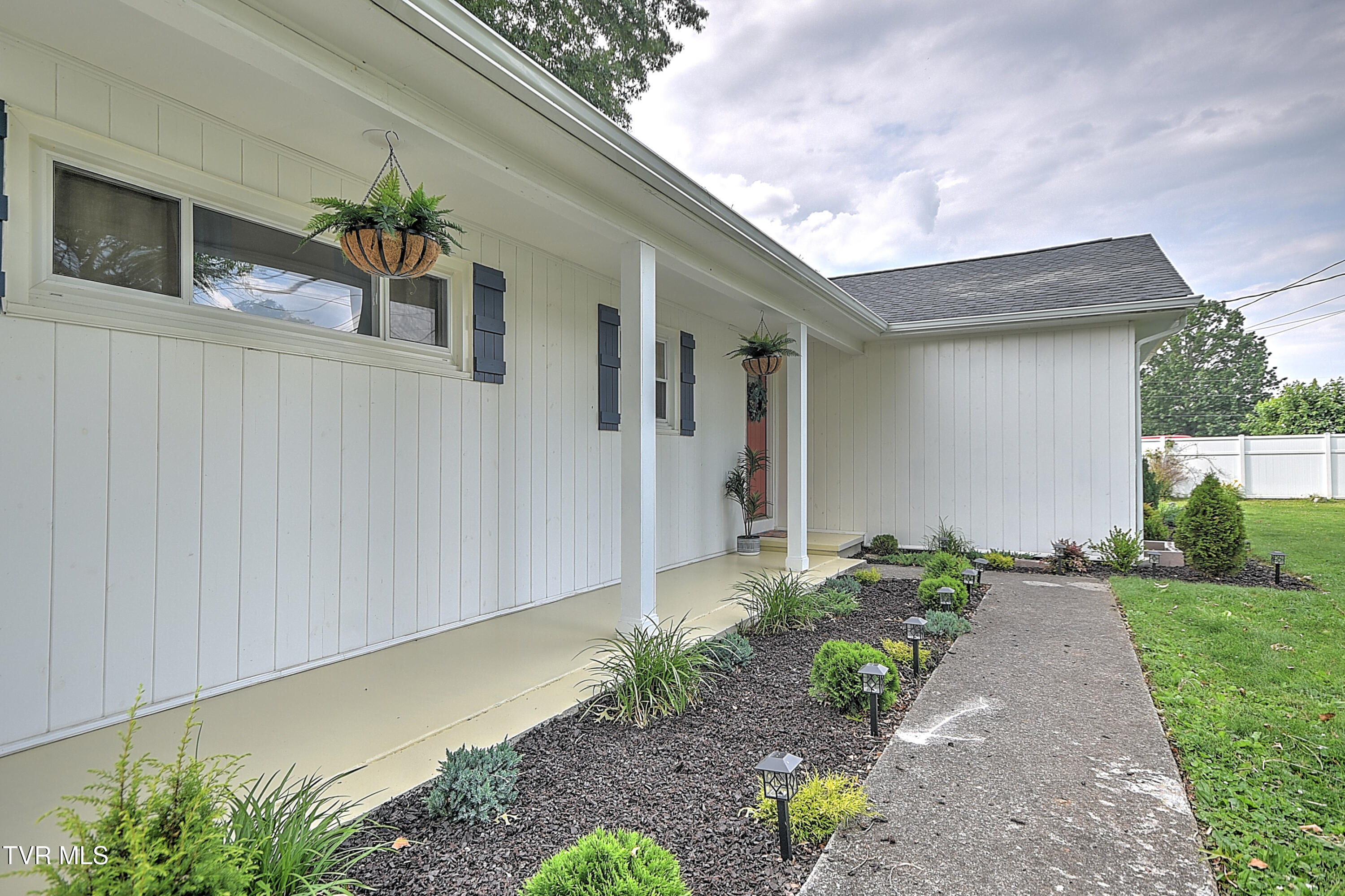 315 Liberty Avenue Erwin, TN 37650 - Photo 5 of 77 315 Liberty Ave DOM-5