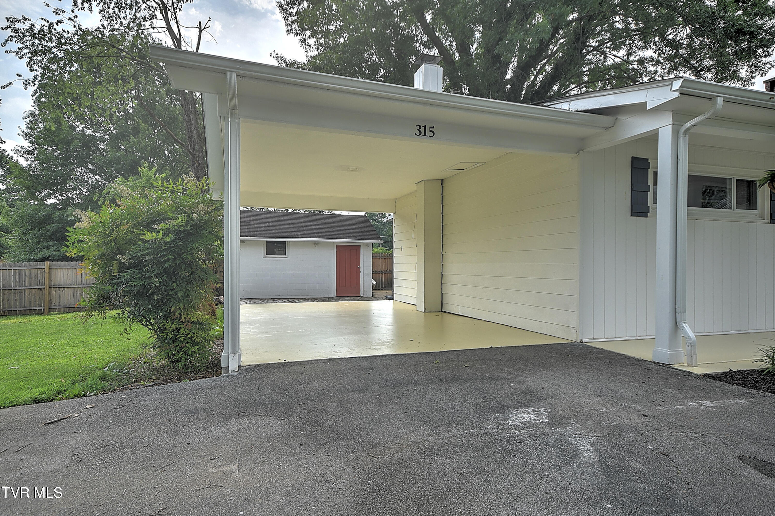 315 Liberty Avenue Erwin, TN 37650 - Photo 9 of 77 315 Liberty Ave DOM-9