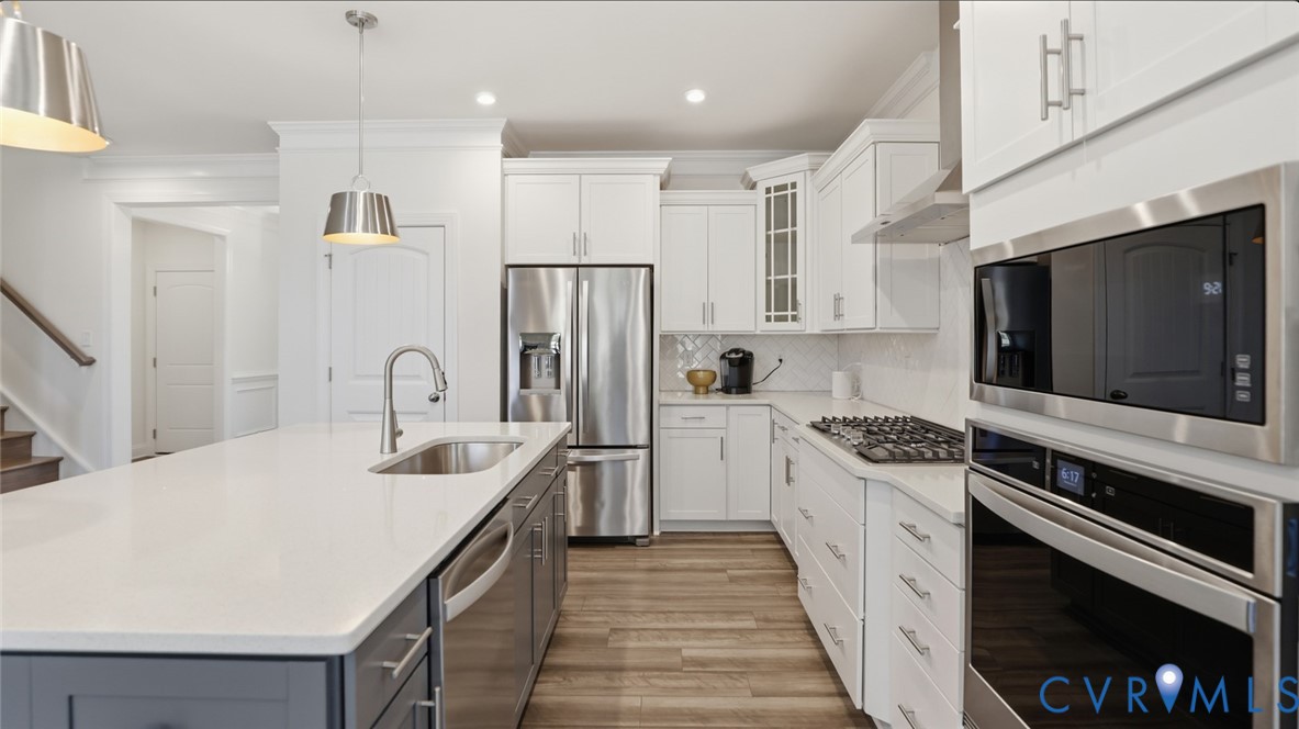 3726 Rocketts Ridge Drive Goochland, VA 23063 - Photo 4 of 38 he welcoming foyer opens to a formal dining room,