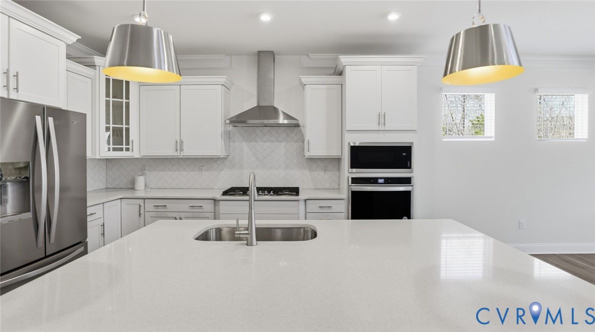 3726 Rocketts Ridge Drive Goochland, VA 23063 - Photo 5 of 38 he welcoming foyer opens to a formal dining room,