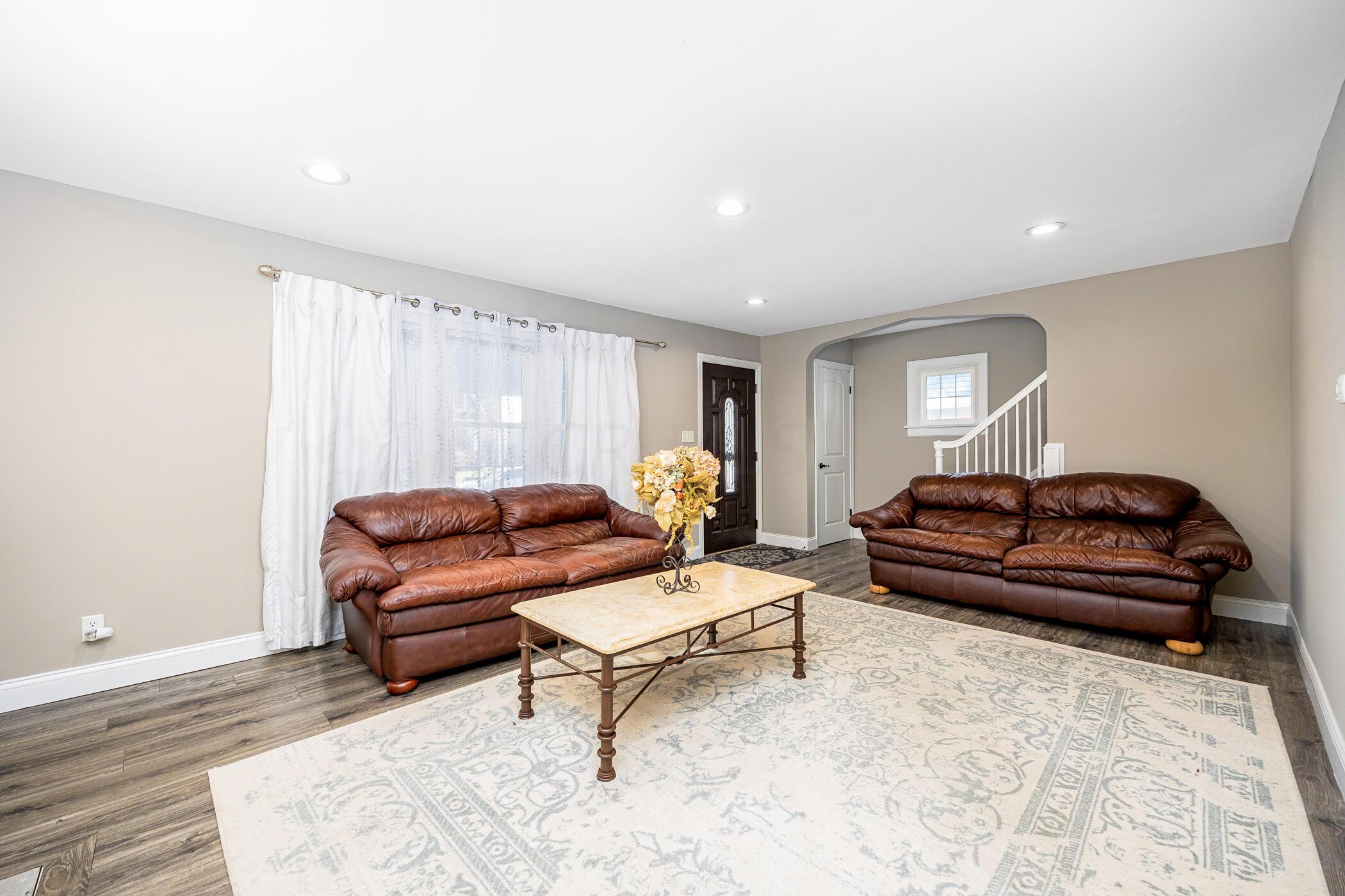 842 Vernon Road Bexley, OH 43209 - Photo 4 of 68 842 Vernon Rd-016