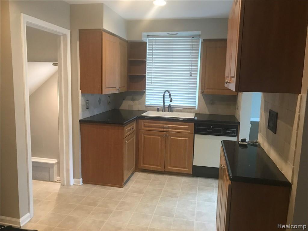 1869 Severn Road Grosse Pointe, MI 48236 - Photo 6 of 15