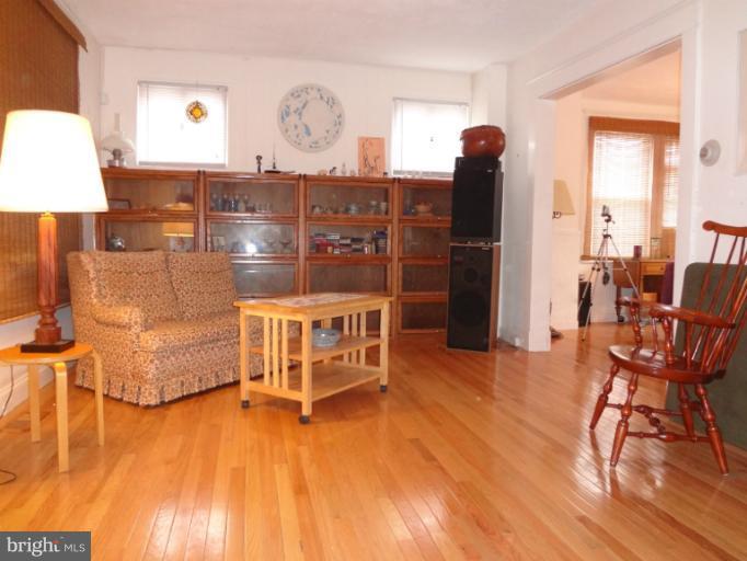 2608 Rittenhouse Avenue Baltimore, MD 21230 - Photo 2 of 15 Living Room