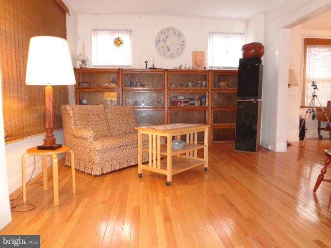 2608 Rittenhouse Avenue Baltimore, MD 21230 - Photo 3 of 15 Living Room