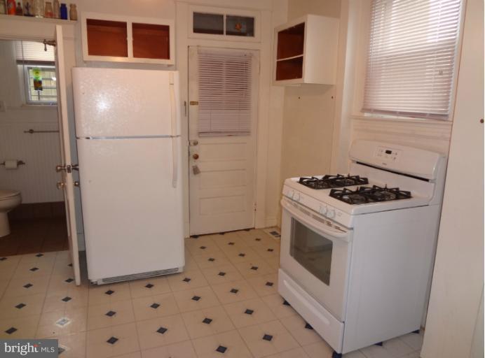 2608 Rittenhouse Avenue Baltimore, MD 21230 - Photo 4 of 15 kitchen
