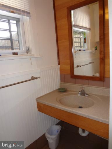 2608 Rittenhouse Avenue Baltimore, MD 21230 - Photo 5 of 15 Bath