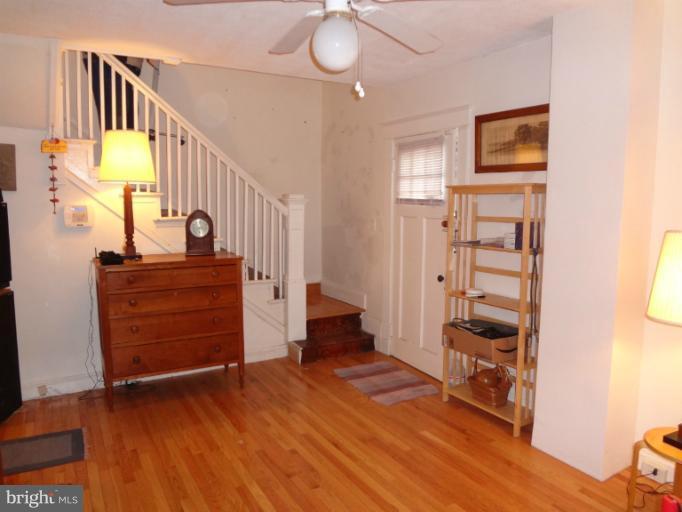 2608 Rittenhouse Avenue Baltimore, MD 21230 - Photo 8 of 15 Living Room