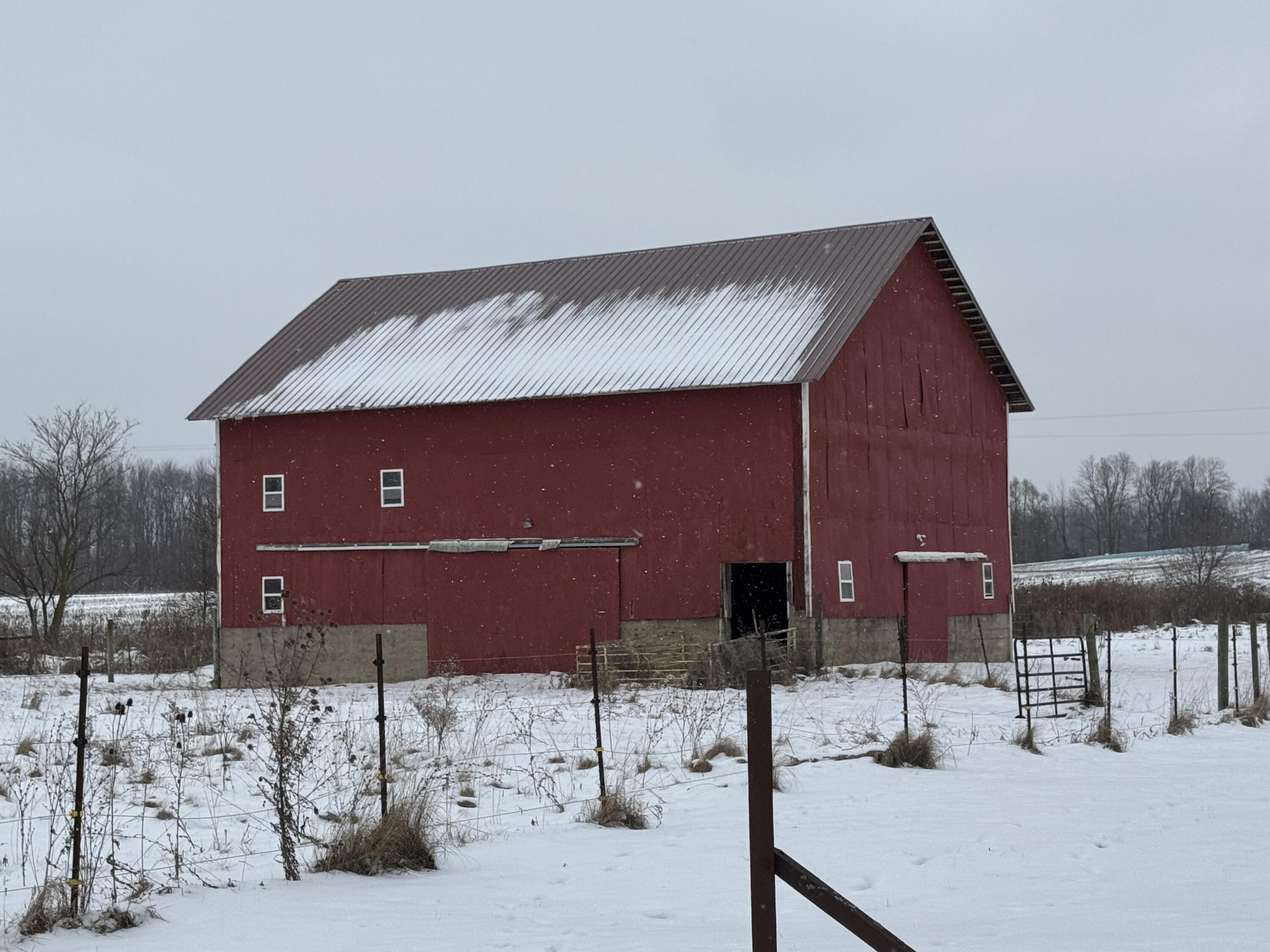 974 East Central Road Quincy, MI 49082 - Photo 5 of 13 Photo Jan 13 2025, 3 05 18 PM