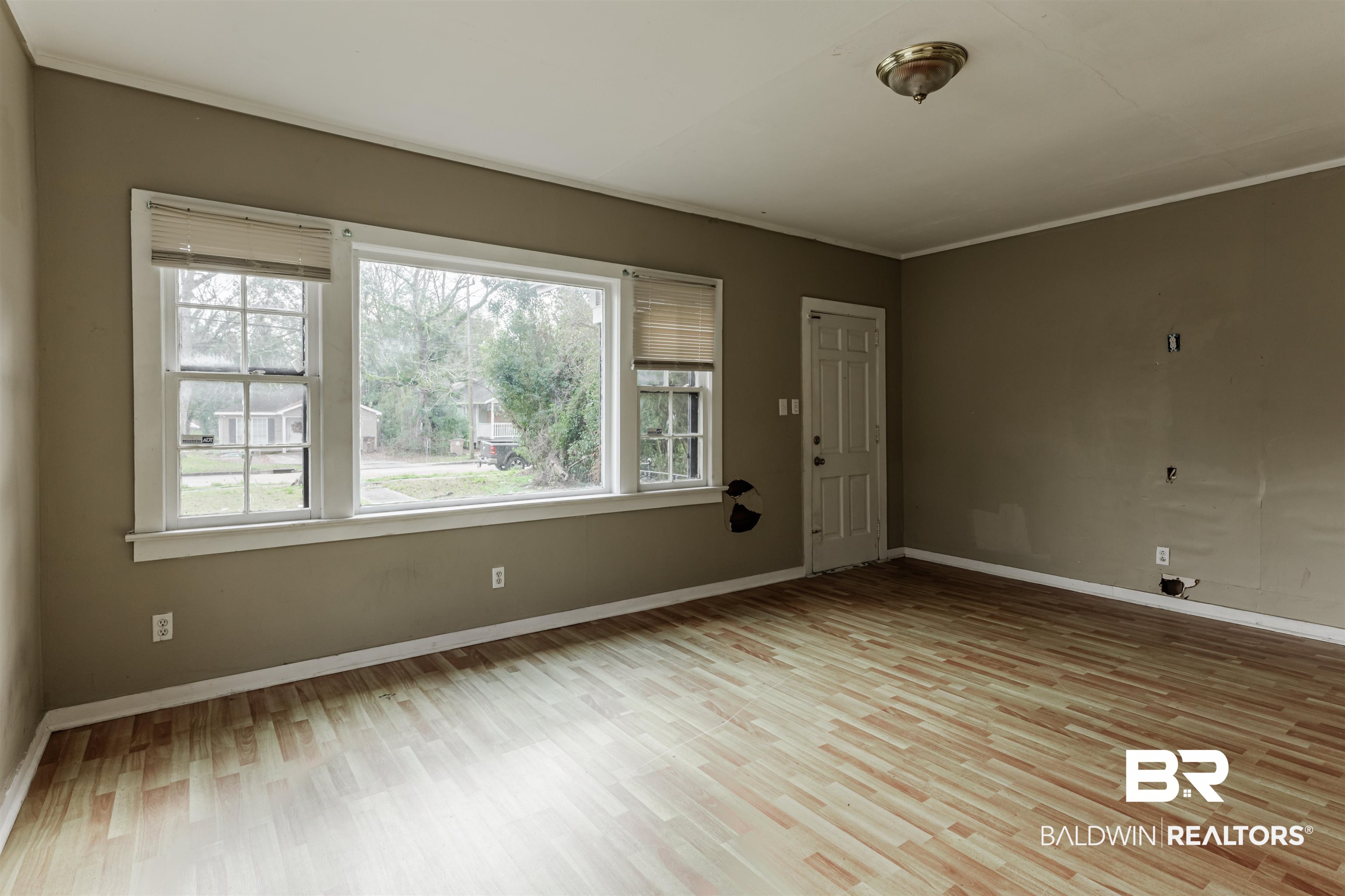 600 Mohawk Street Mobile, AL 36606 - Photo 8 of 20 Unfurnished room with ornamental molding and light hardwood / wood-style floors
