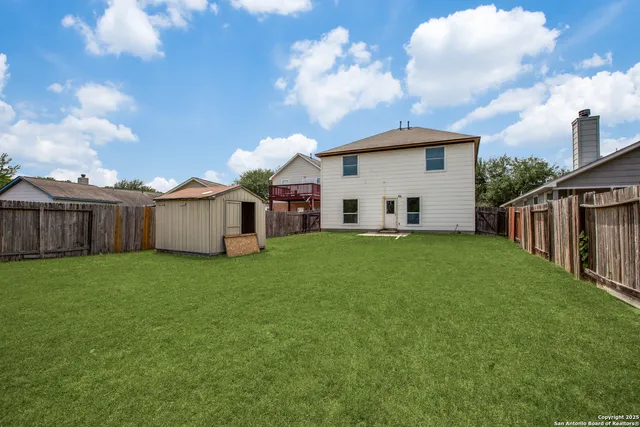 a view of a house with backyard