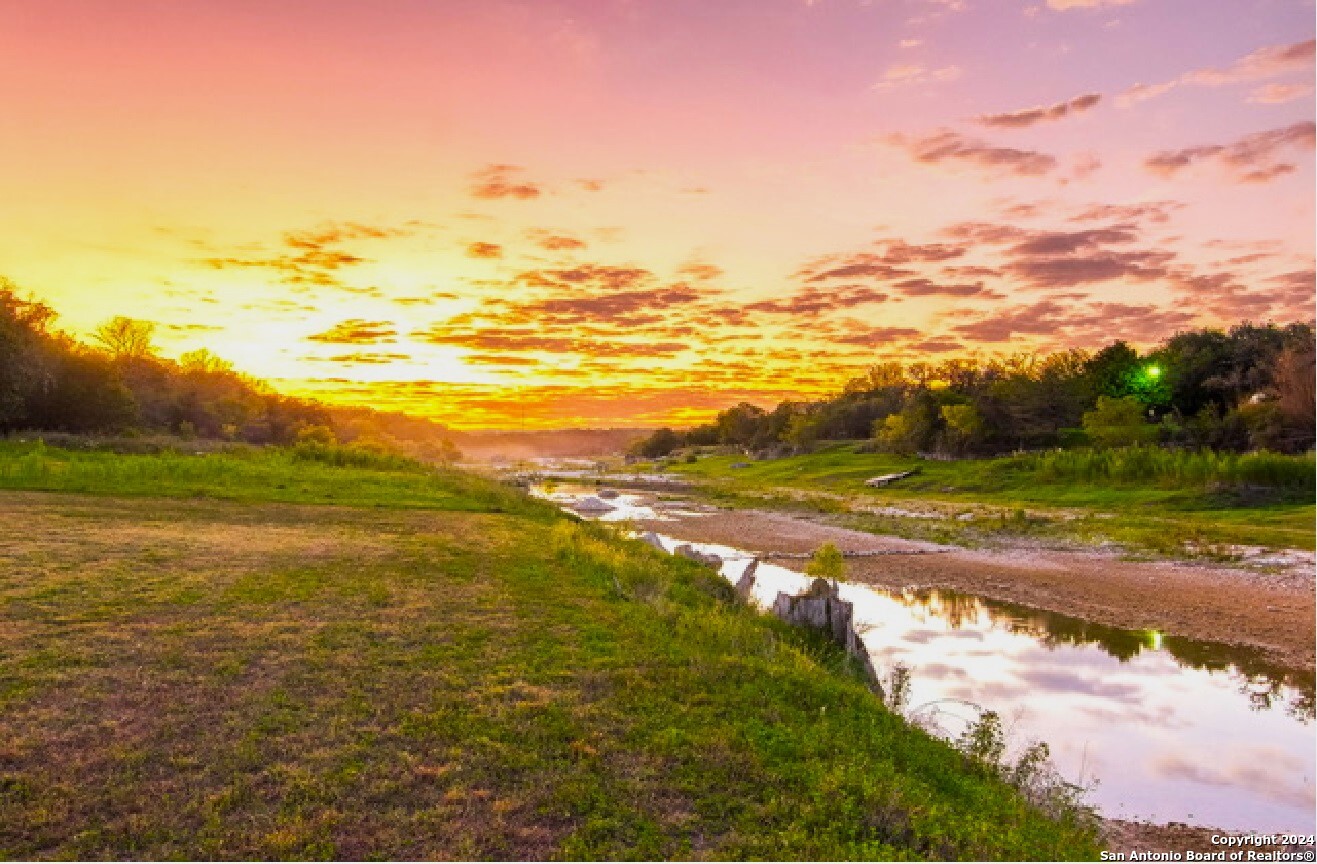 1372 Lakeshore Dr North