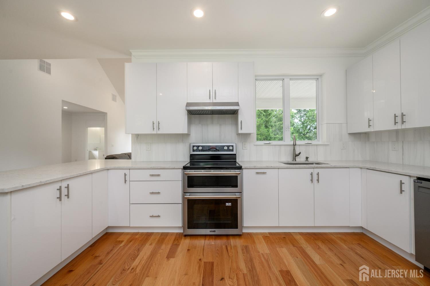 74 Woosamonsa Road Pennington, NJ 08534 - Photo 12 of 59 Gallery Image 12