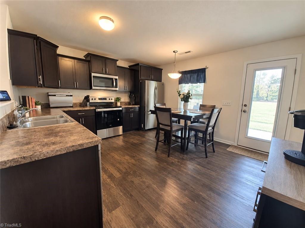 1089 Bitting Hall Circle Rural Hall, NC 27045 - Photo 5 of 19 Gallery Image 5