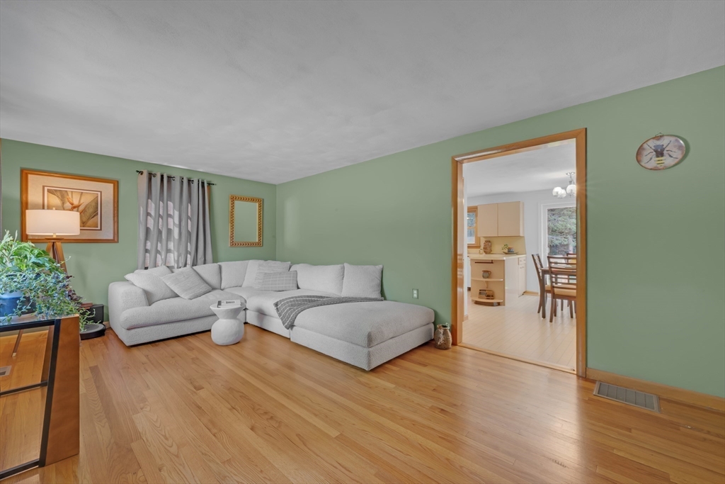 127 Springfield Street Palmer, MA 01080 - Photo 5 of 30 Gallery Image 5
