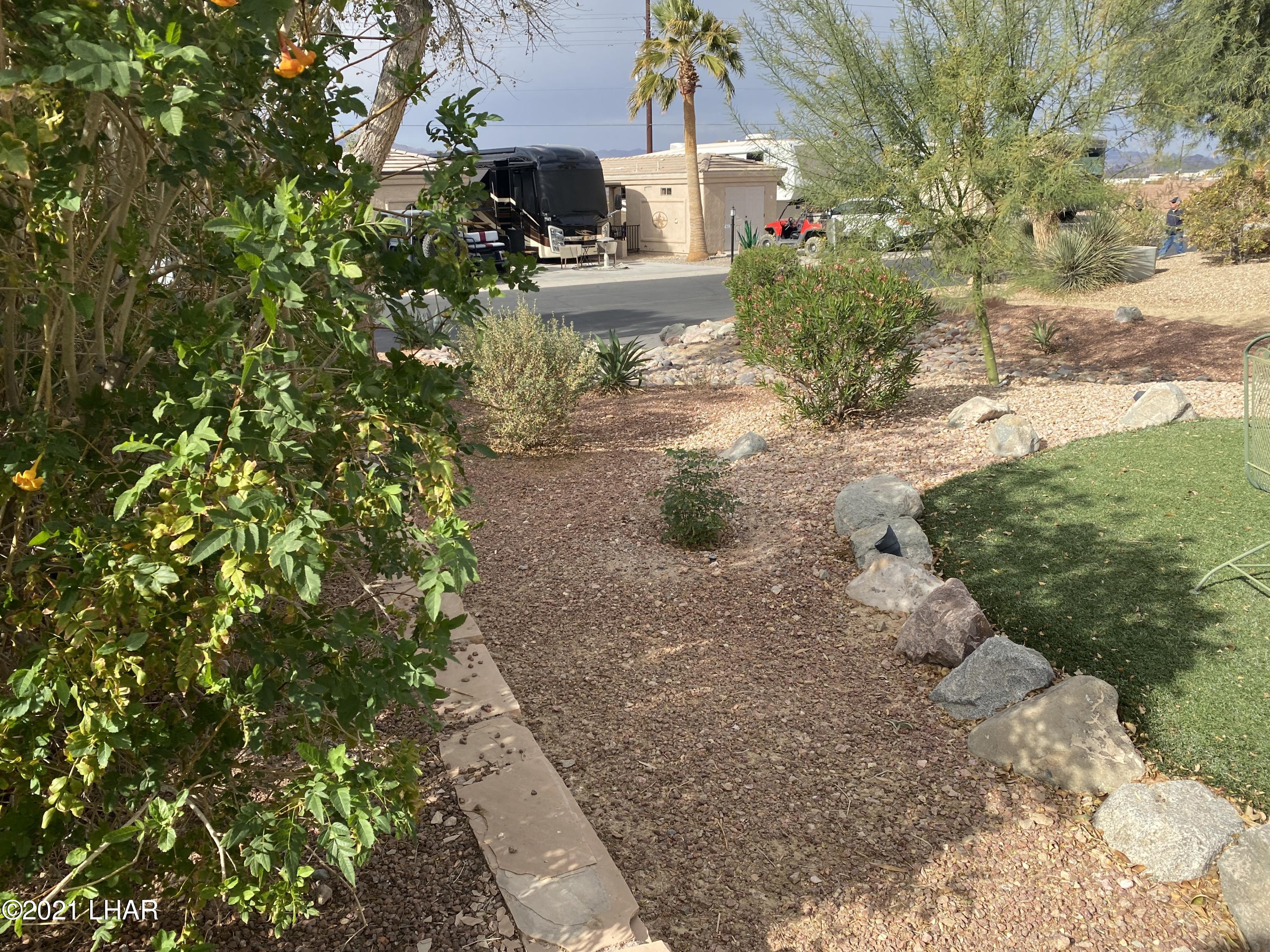 1905 Victoria Farms Road, Unit 54 Lake Havasu City, AZ 86404 - Photo 16 of 22 a view of a yard with plants and large trees