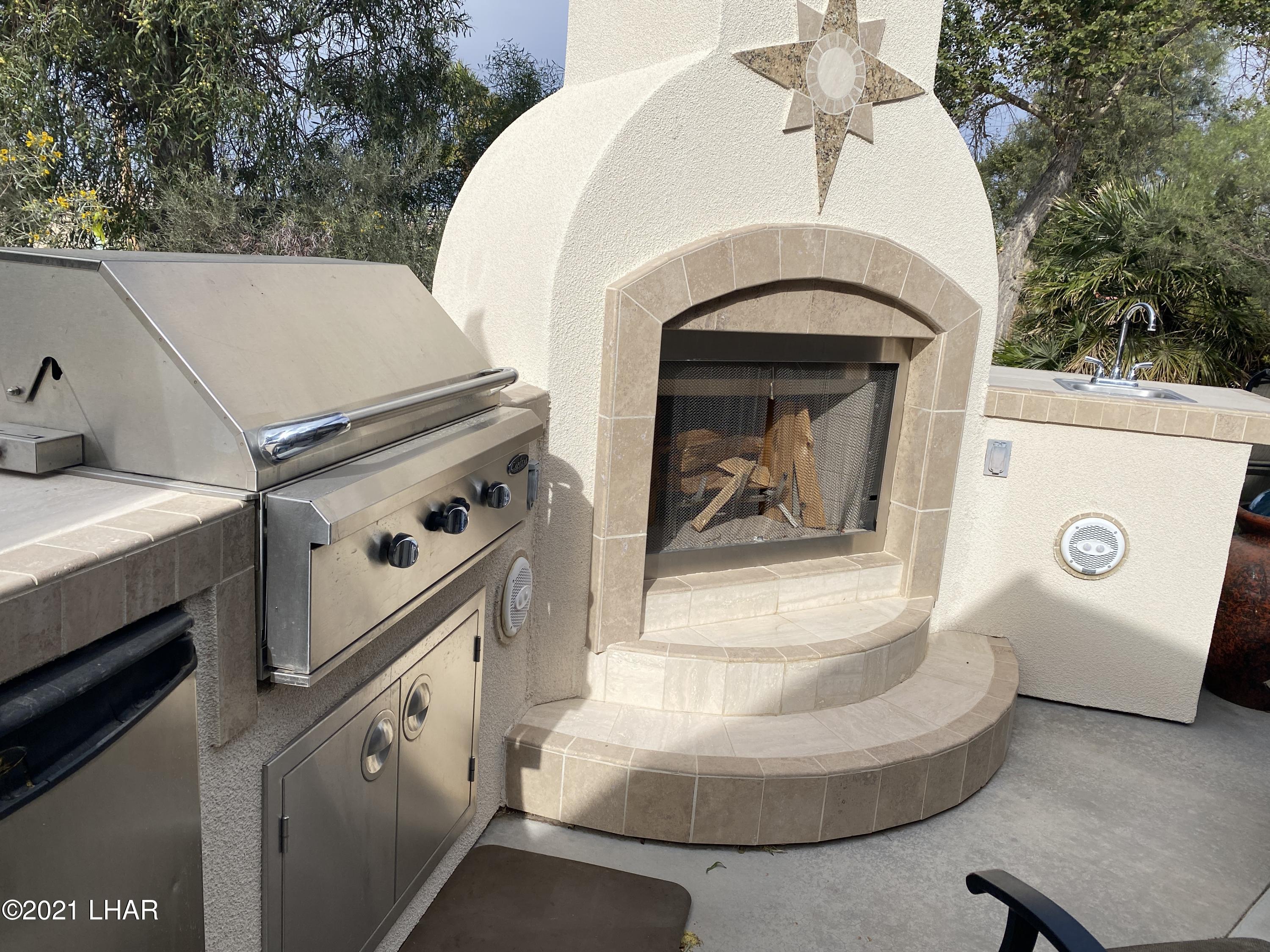 1905 Victoria Farms Road, Unit 54 Lake Havasu City, AZ 86404 - Photo 21 of 22 a close view of a fireplace