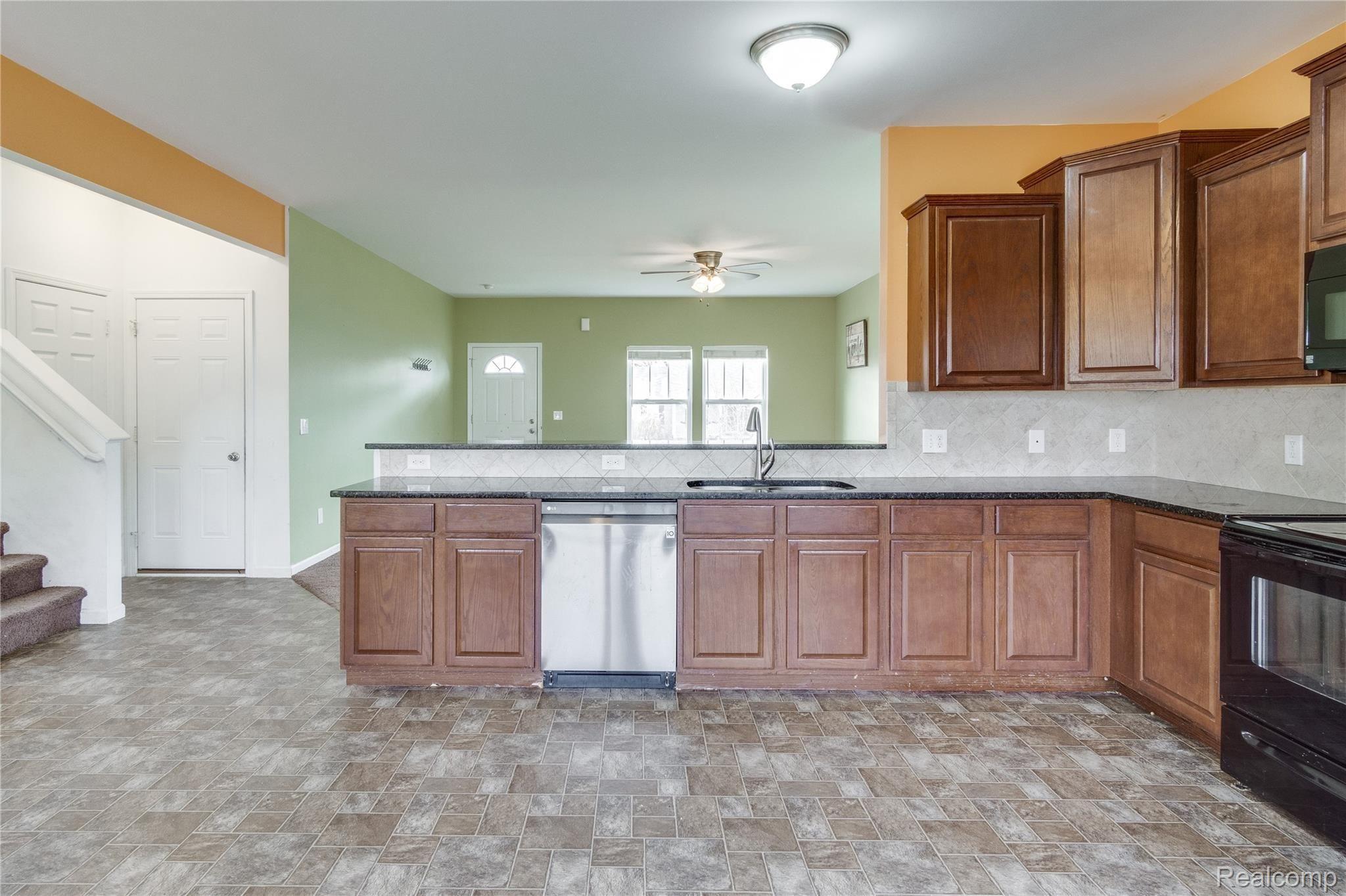 820 Dewars Street Howell, MI 48843 - Photo 6 of 25 Interiors (8 of 32).jpg