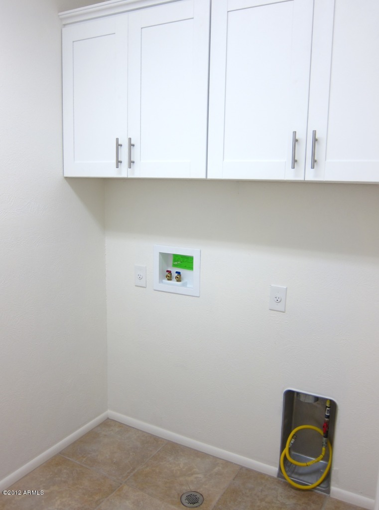 5009 East Osborn Road Phoenix, AZ 85018 - Photo 19 of 31 Laundry